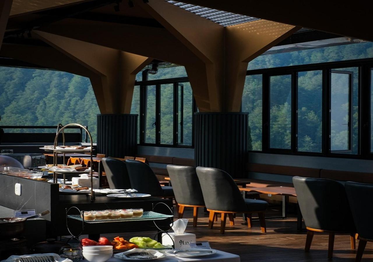 Allura Azana Resort Tawangmangu Ngoại thất bức ảnh