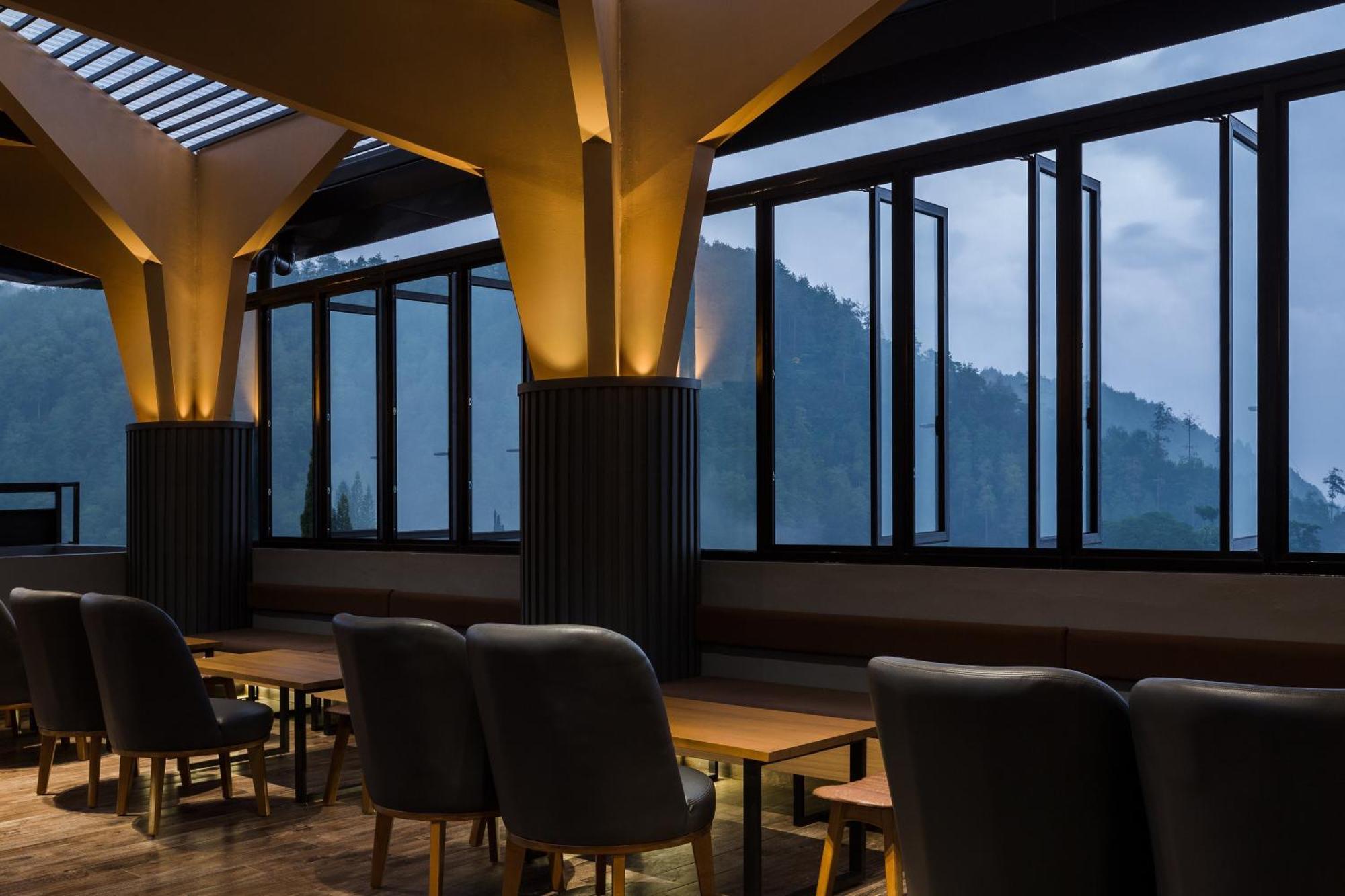 Allura Azana Resort Tawangmangu Ngoại thất bức ảnh